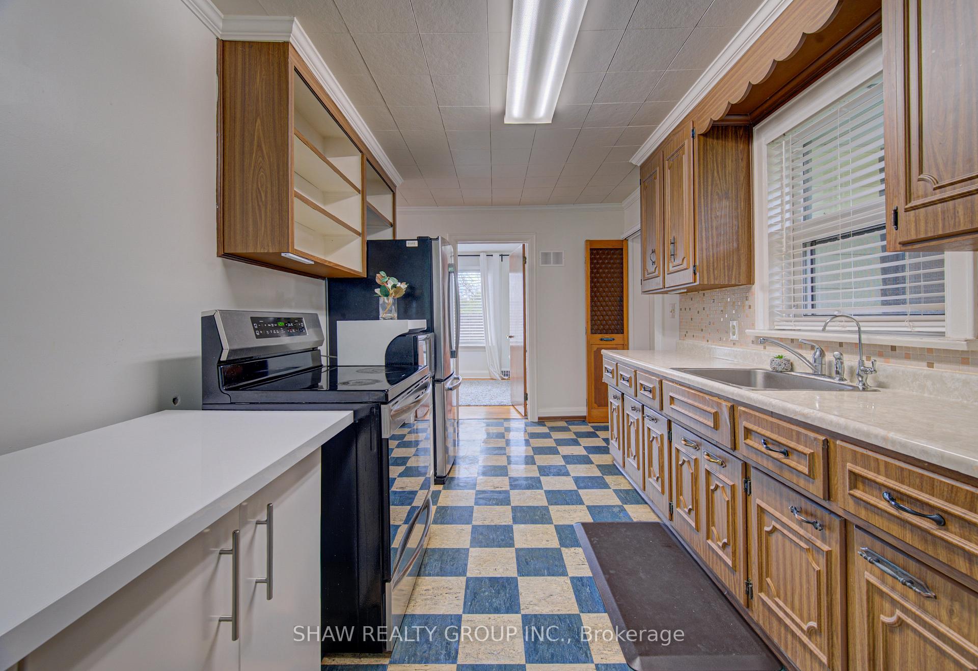 Photo 18 of 128 Pollock Avenue, Cambridge, Alison — HOMEH