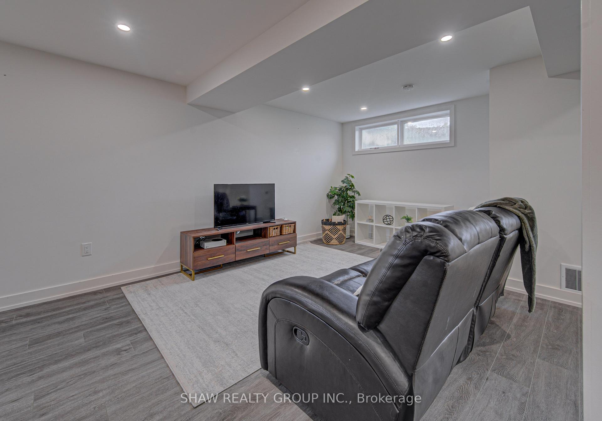 Photo 30 of 128 Pollock Avenue, Cambridge, Alison — HOMEH