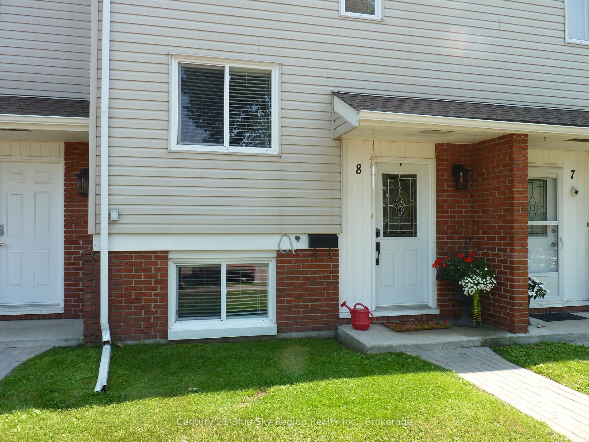 Front of Unit 8, 604 Banner Avenue