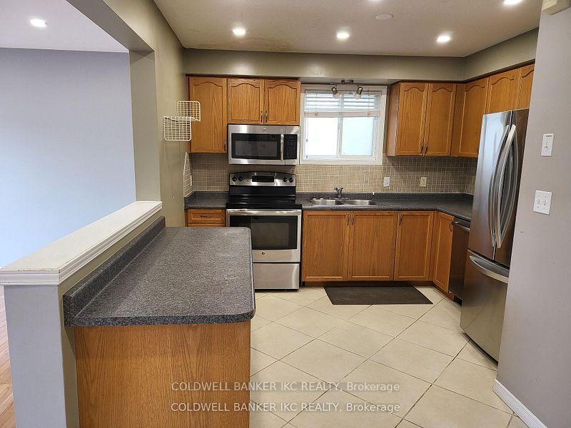 Photo 3 of 152 Prosperity Drive, Kitchener, Larentian West — HOMEH