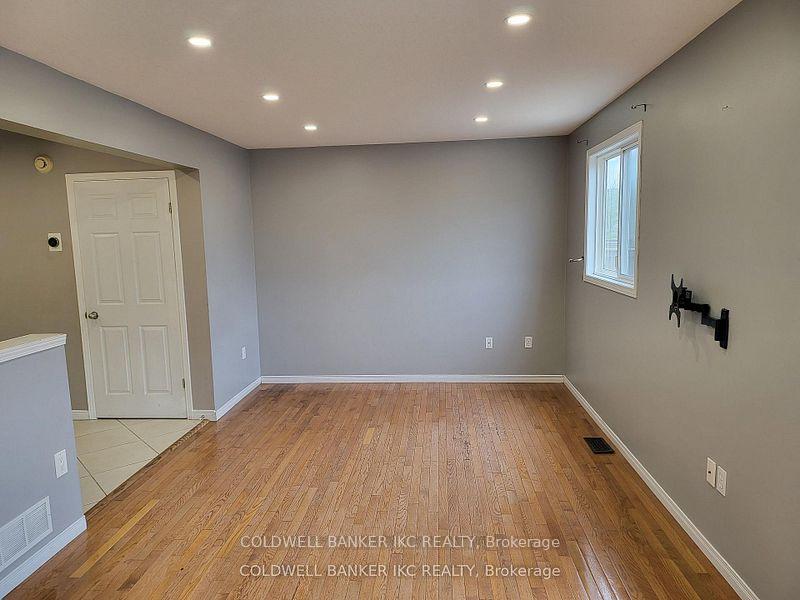 Photo 8 of 152 Prosperity Drive, Kitchener, Larentian West — HOMEH