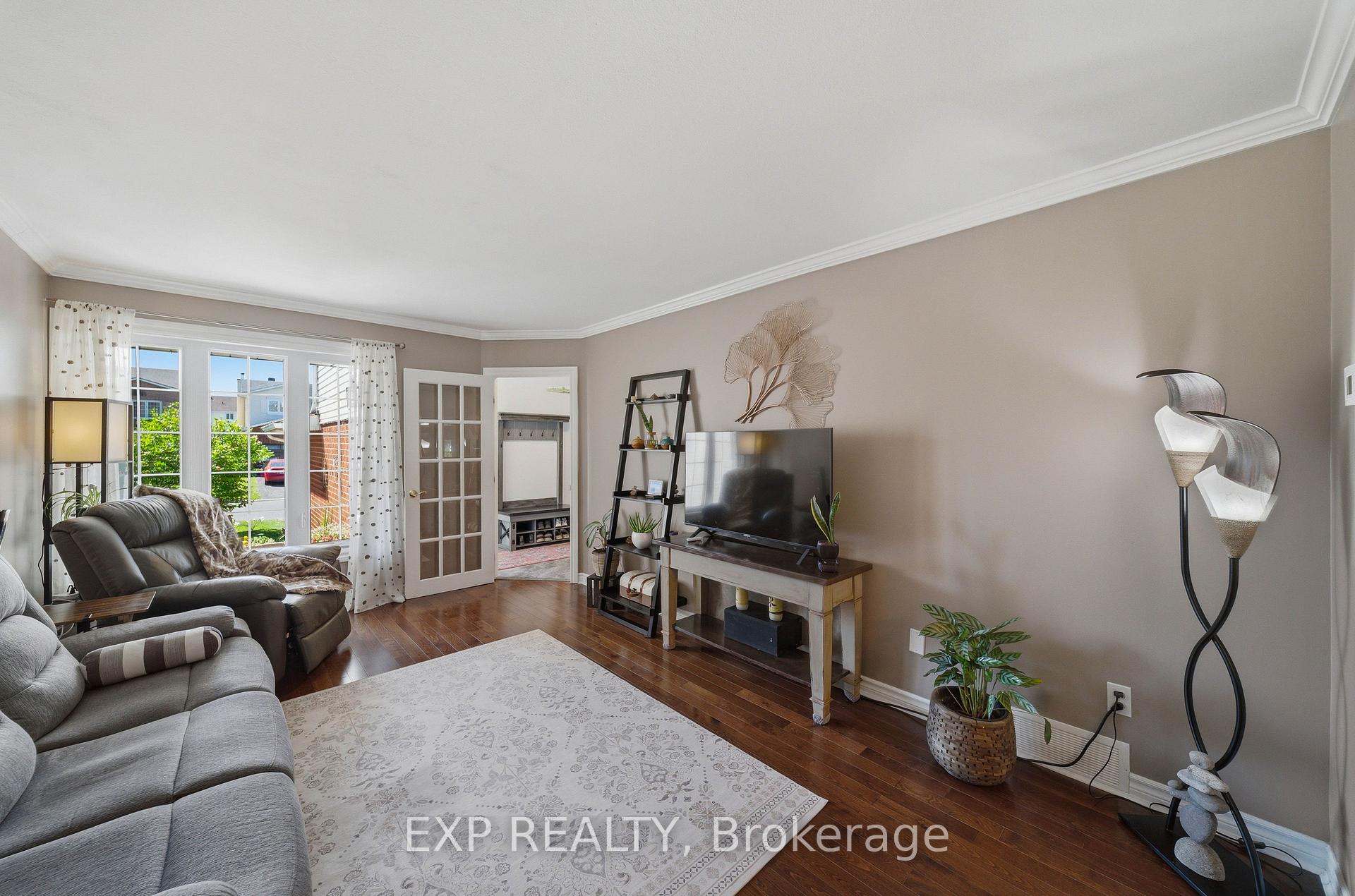 Photo 9 of 129 Pimprenelle Terrace, Ottawa, Queenswood Heights South — HOMEH