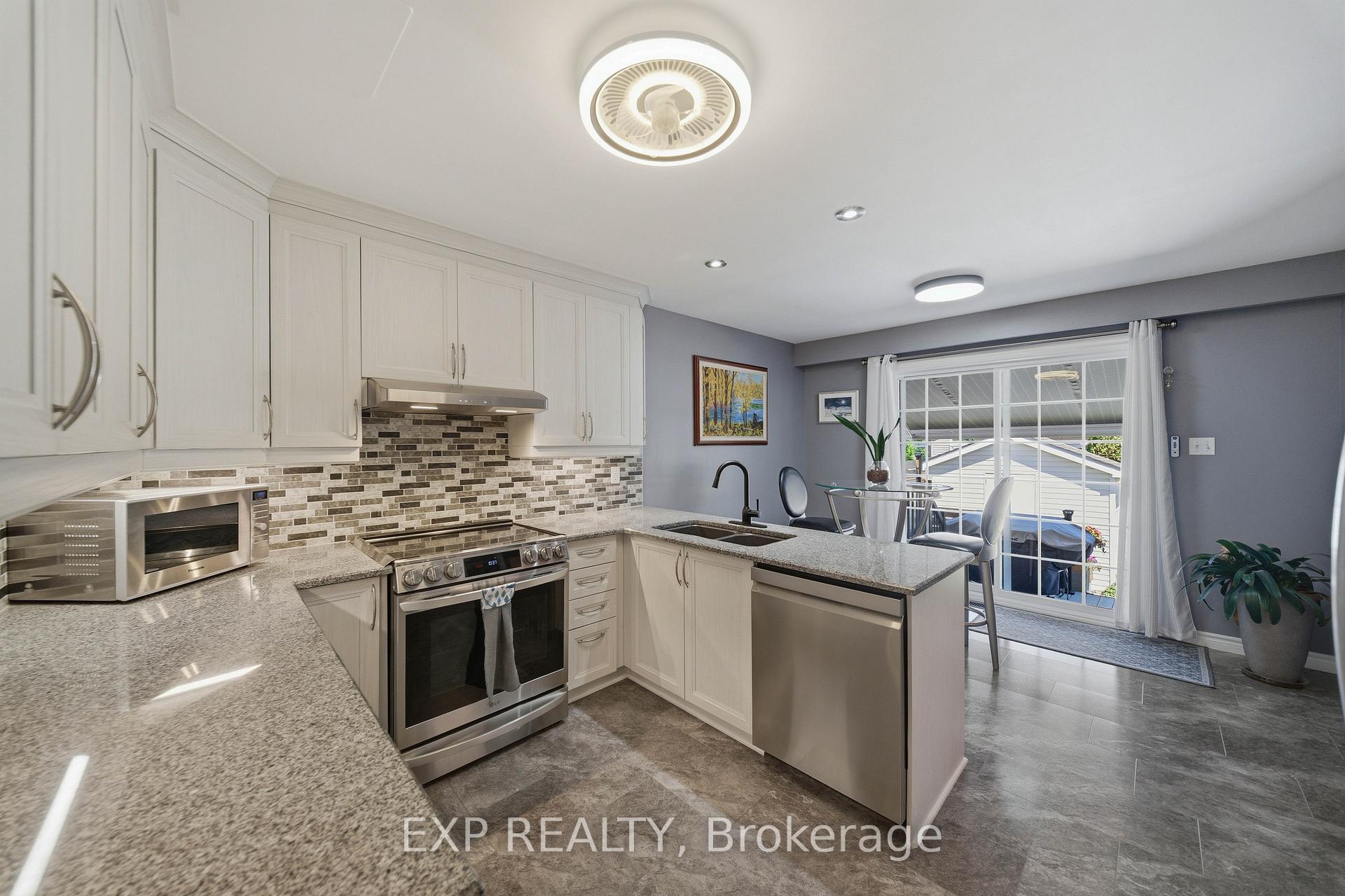 Photo 12 of 129 Pimprenelle Terrace, Ottawa, Queenswood Heights South — HOMEH