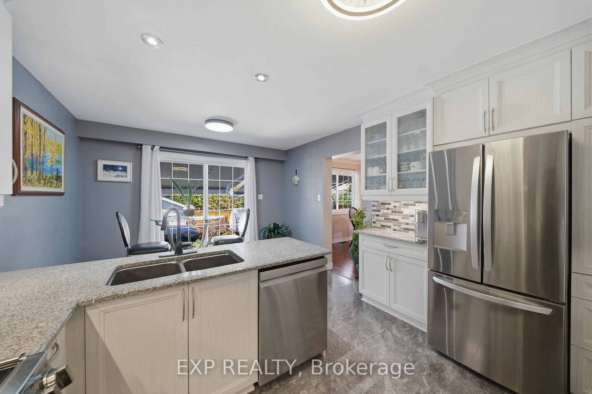 Photo 14 of 129 Pimprenelle Terrace, Ottawa, Queenswood Heights South — HOMEH