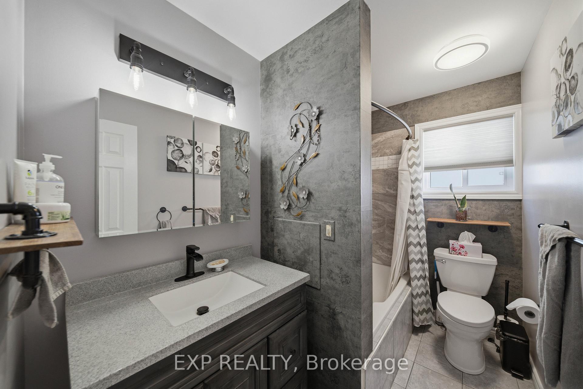 Photo 25 of 129 Pimprenelle Terrace, Ottawa, Queenswood Heights South — HOMEH