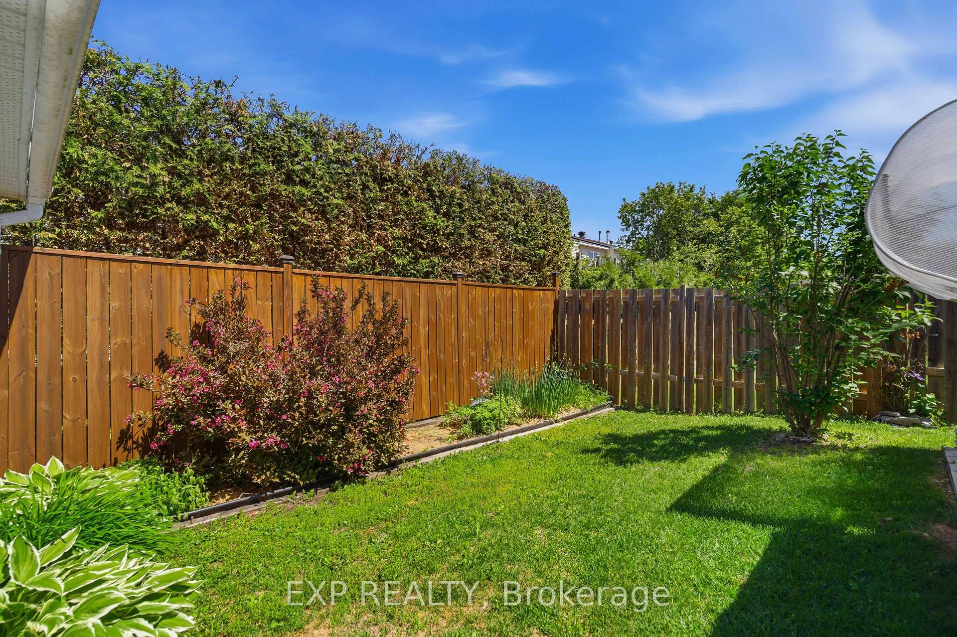 Photo 44 of 129 Pimprenelle Terrace, Ottawa, Queenswood Heights South — HOMEH
