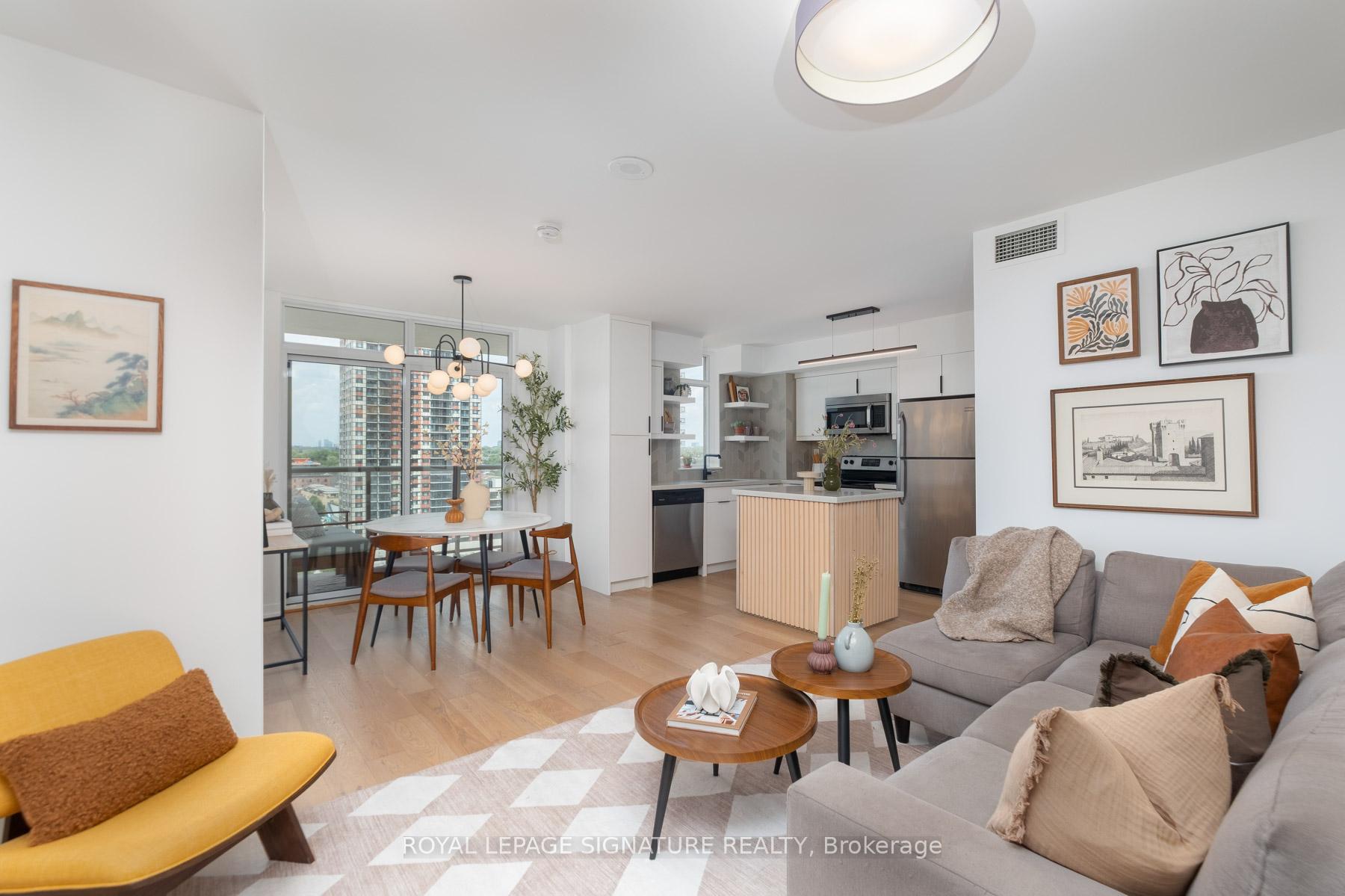 Front of Unit 1309, 816 Lansdowne Avenue