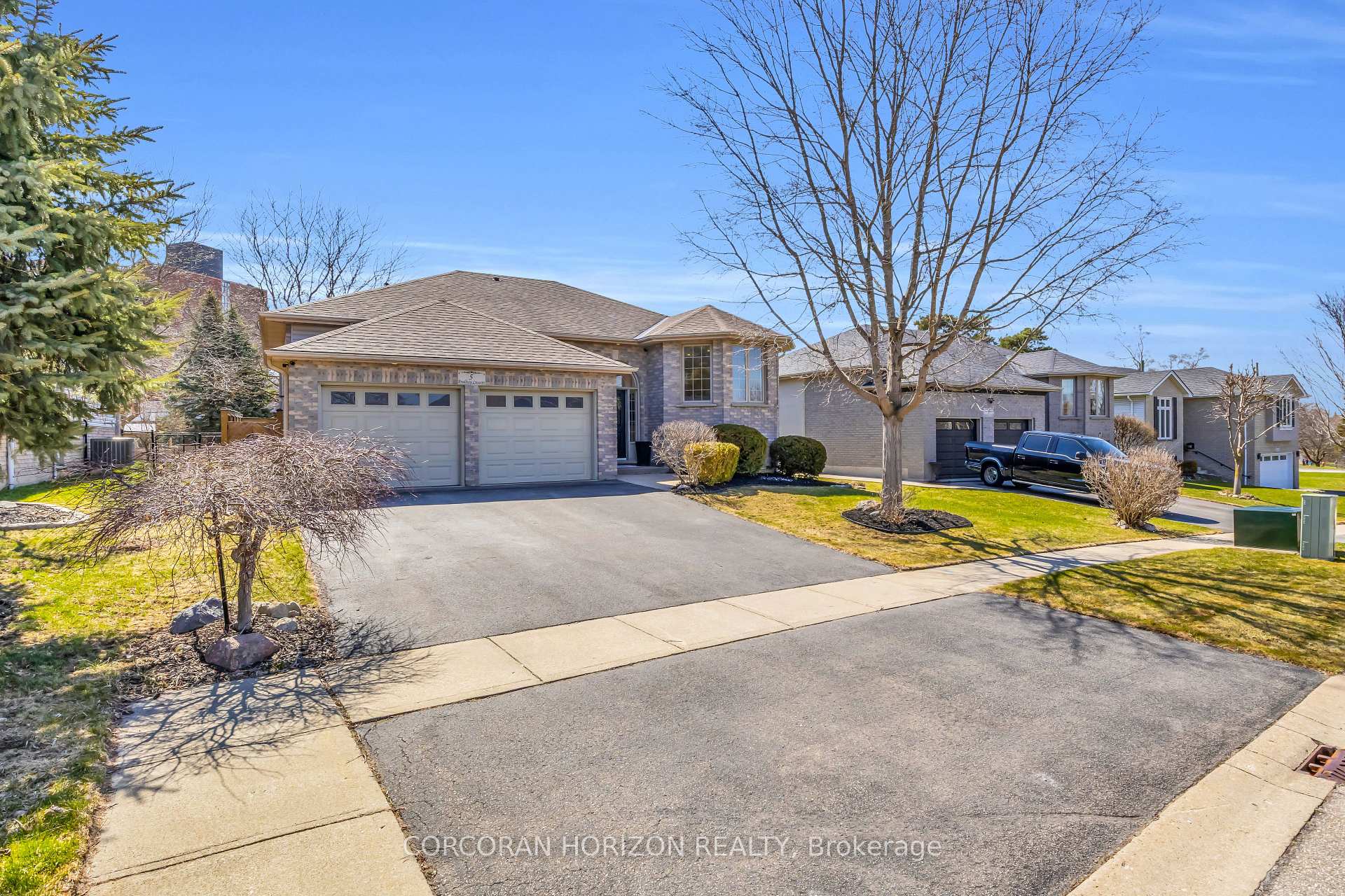 Photo 2 of 5 Bradbury Crescent, Brant, Paris — HOMEH