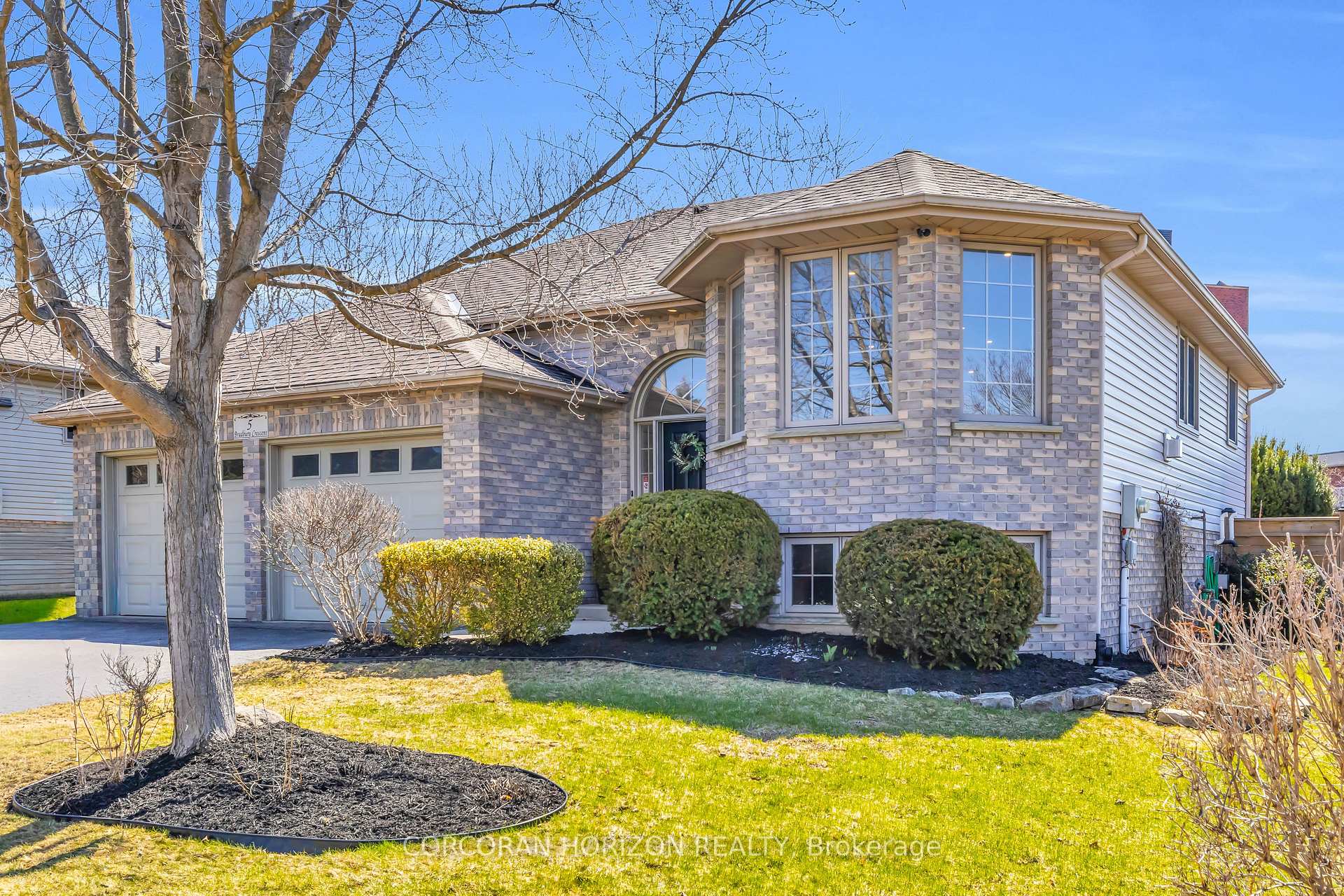Photo 3 of 5 Bradbury Crescent, Brant, Paris — HOMEH