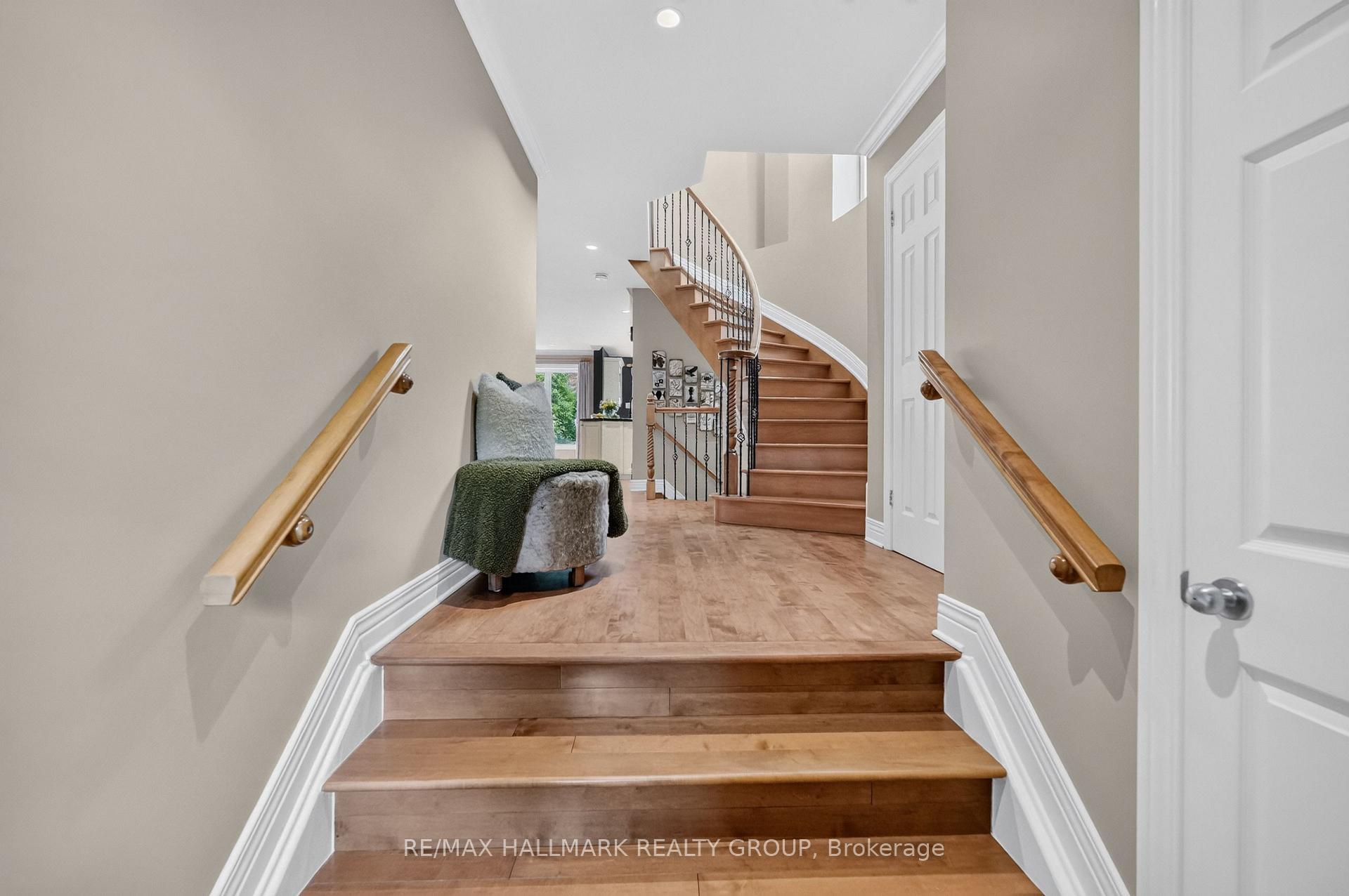 Photo 4 of 615 Aquaview Drive, Ottawa, Avalon East — HOMEH