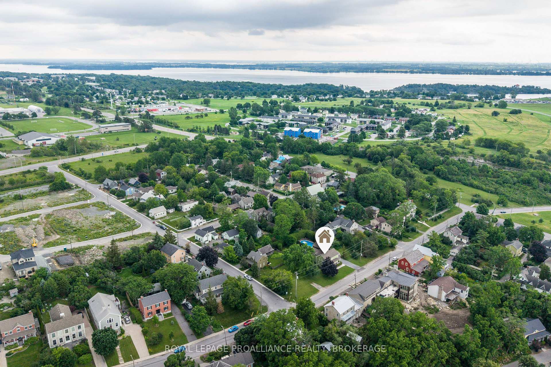 Photo 5 of 226 Main Street, Kingston, Kingston East (Incl CFB Kingston) — HOMEH