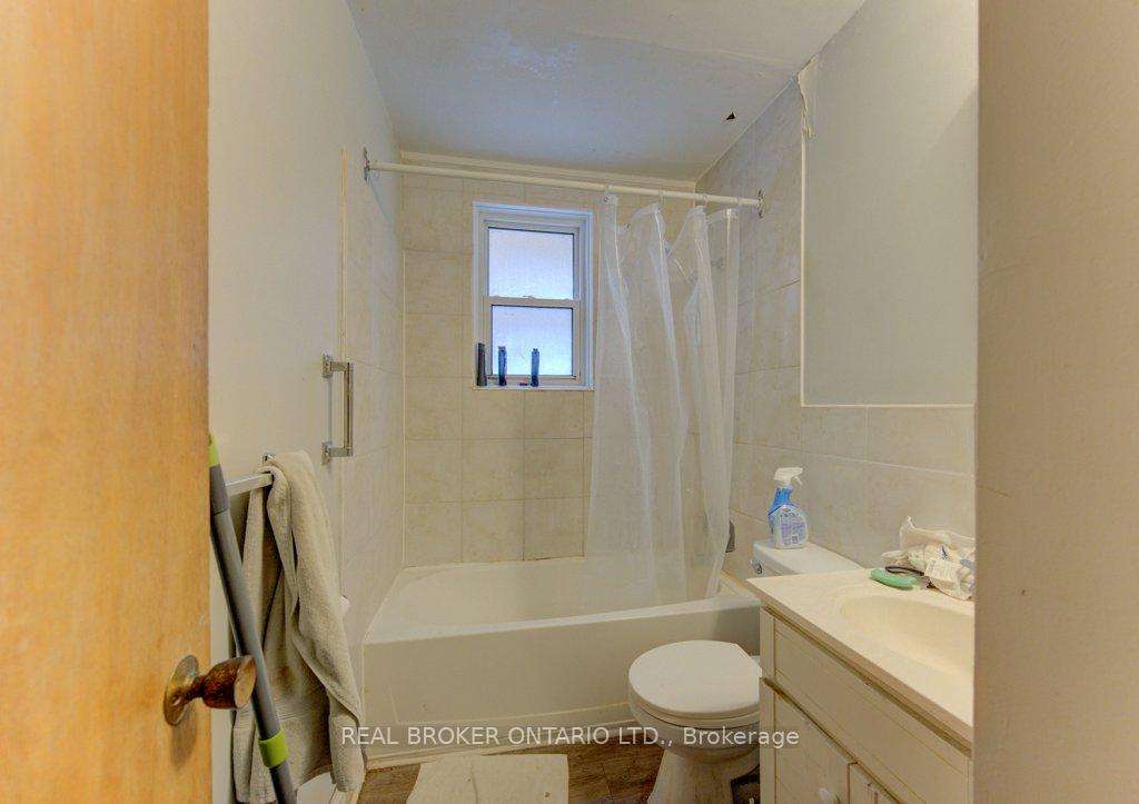 Photo 6 of 109 Eton Drive, Kitchener, Heritage Park/Rosemount — HOMEH