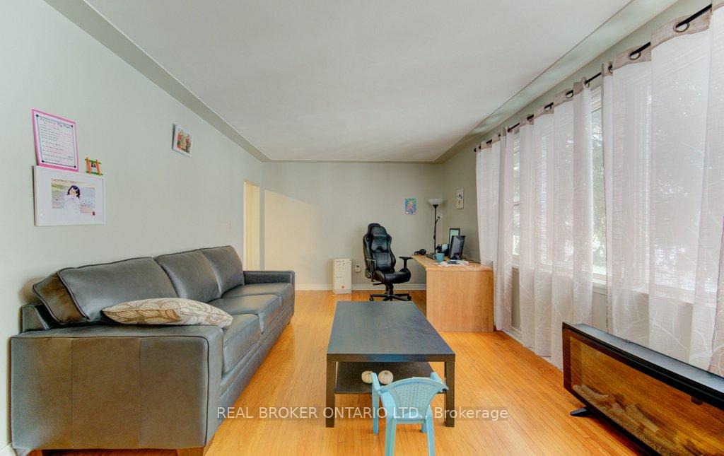 Photo 17 of 109 Eton Drive, Kitchener, Heritage Park/Rosemount — HOMEH