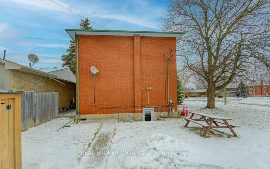 Photo 46 of 109 Eton Drive, Kitchener, Heritage Park/Rosemount — HOMEH