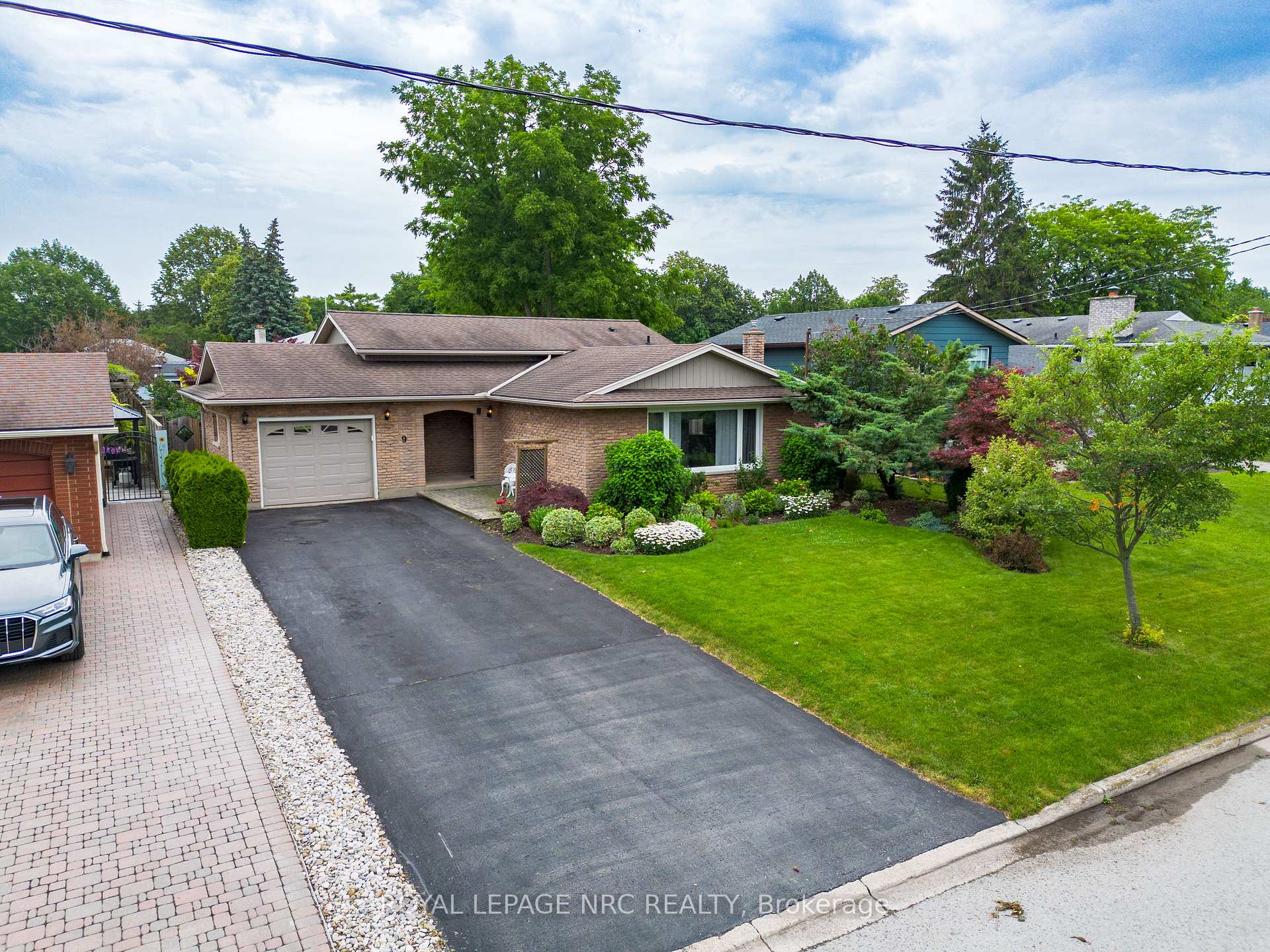 Photo 2 of 9 Sandy Cove Drive, St. Catharines, Lakeshore — HOMEH