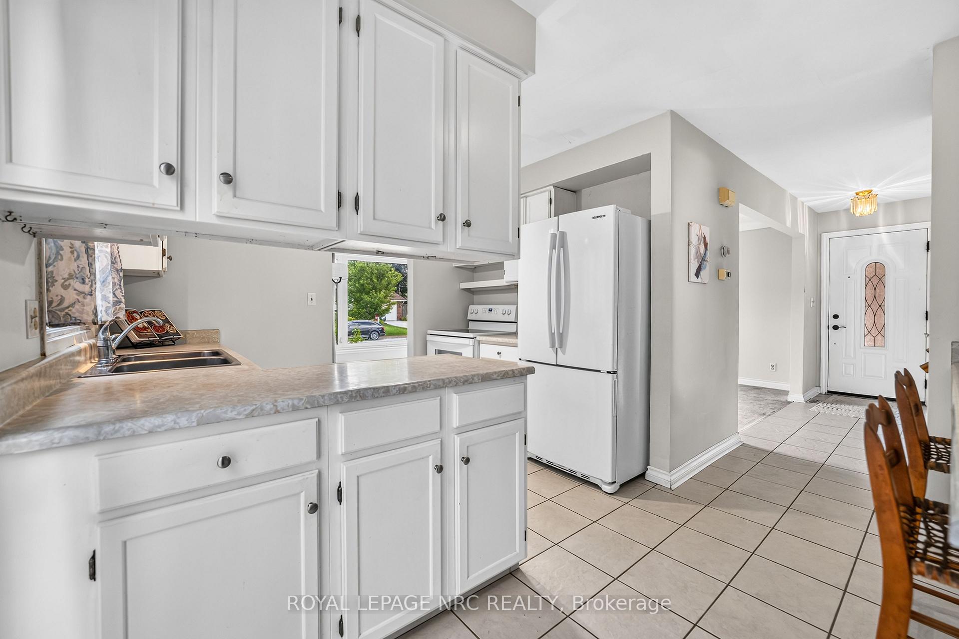 Photo 15 of 9 Sandy Cove Drive, St. Catharines, Lakeshore — HOMEH
