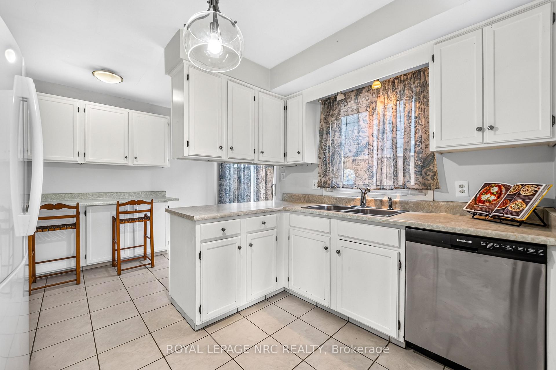 Photo 17 of 9 Sandy Cove Drive, St. Catharines, Lakeshore — HOMEH