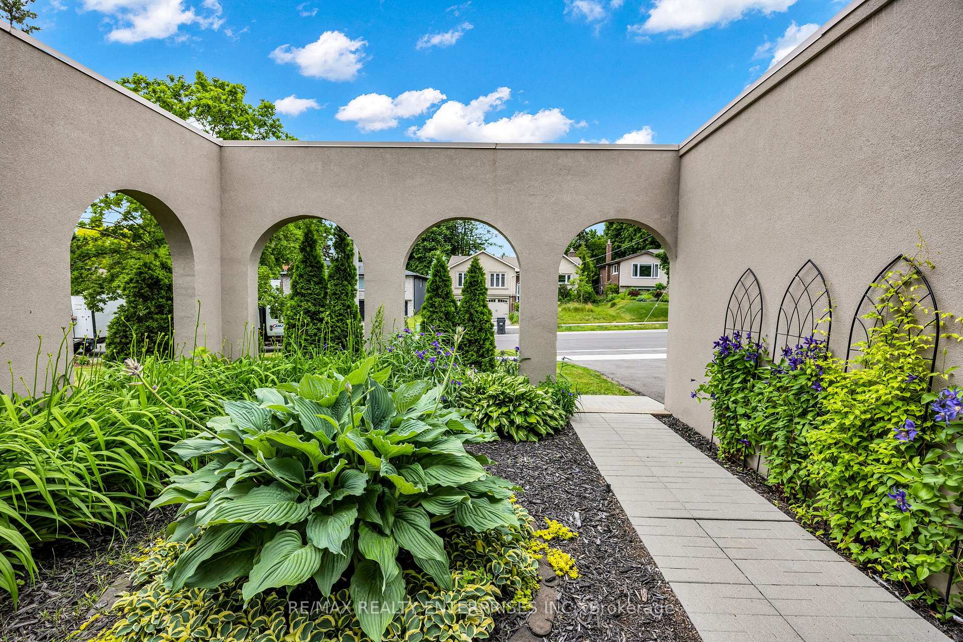 Photo 3 of 1441 Petrie Way, Mississauga, Clarkson — HOMEH