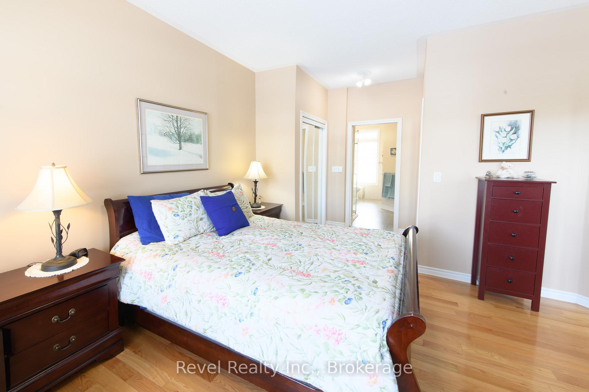 Photo 13 of 20 Marine View Drive, Collingwood — HOMEH