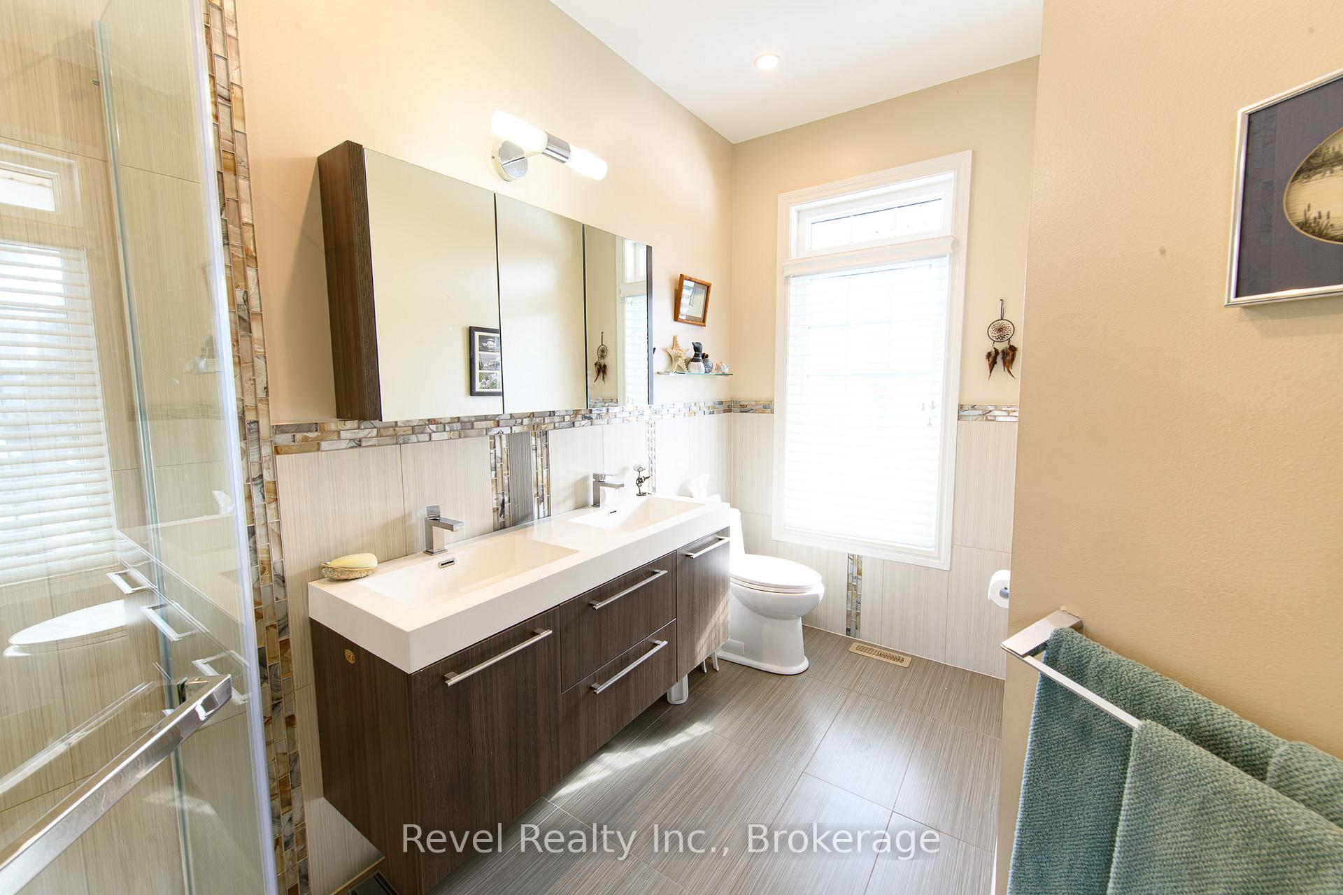Photo 14 of 20 Marine View Drive, Collingwood — HOMEH