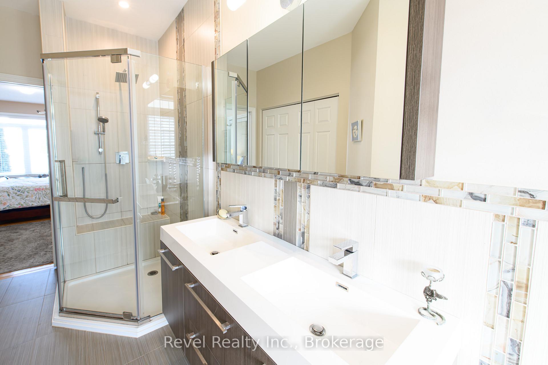 Photo 15 of 20 Marine View Drive, Collingwood — HOMEH