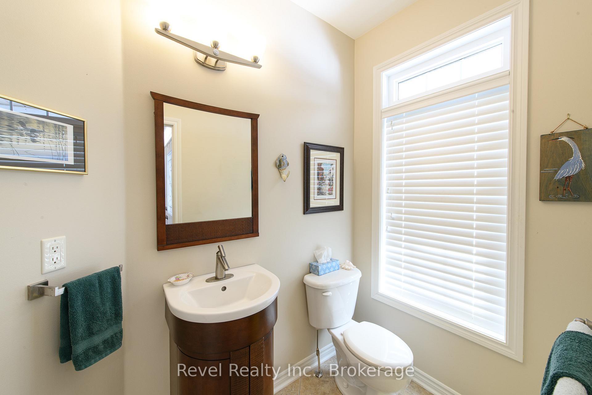 Photo 17 of 20 Marine View Drive, Collingwood — HOMEH