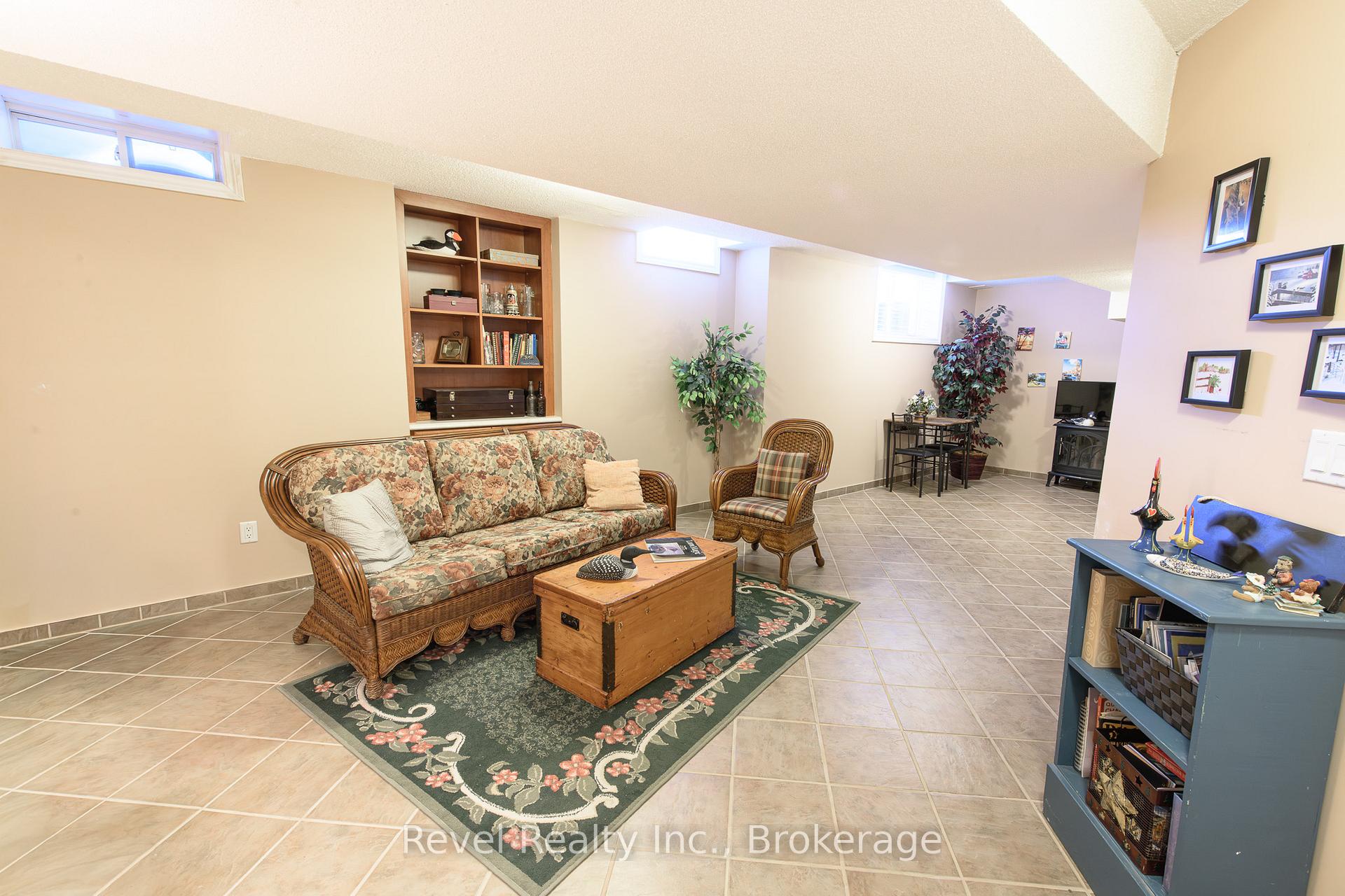 Photo 23 of 20 Marine View Drive, Collingwood — HOMEH