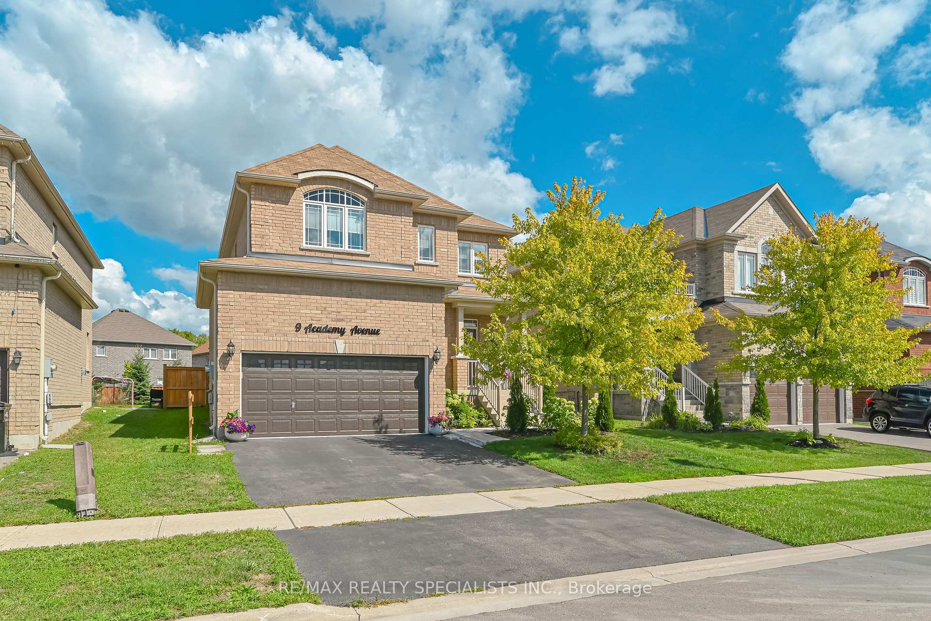 Photo 2 of 9 Academy Avenue, Wasaga Beach — HOMEH