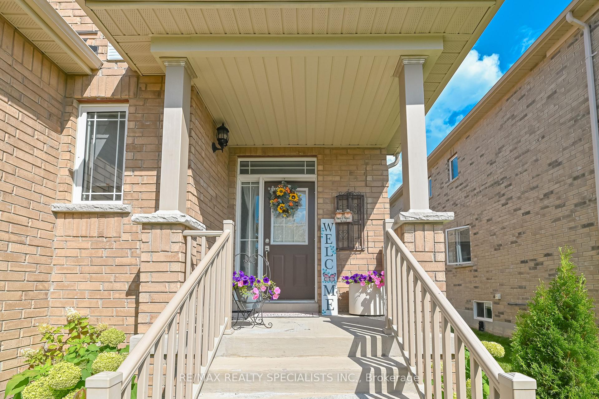 Photo 3 of 9 Academy Avenue, Wasaga Beach — HOMEH