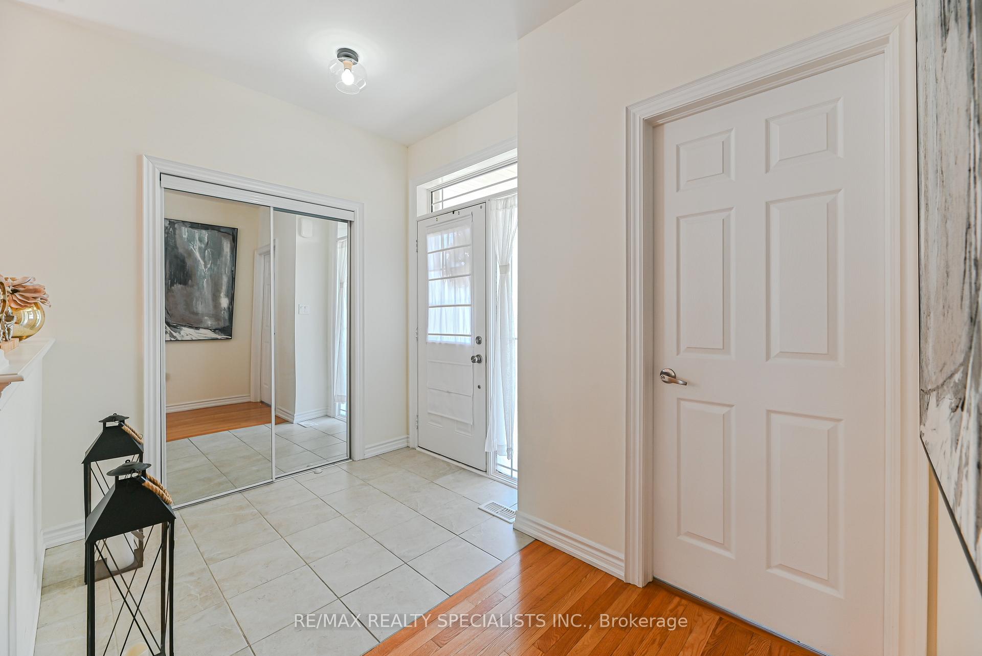 Photo 4 of 9 Academy Avenue, Wasaga Beach — HOMEH