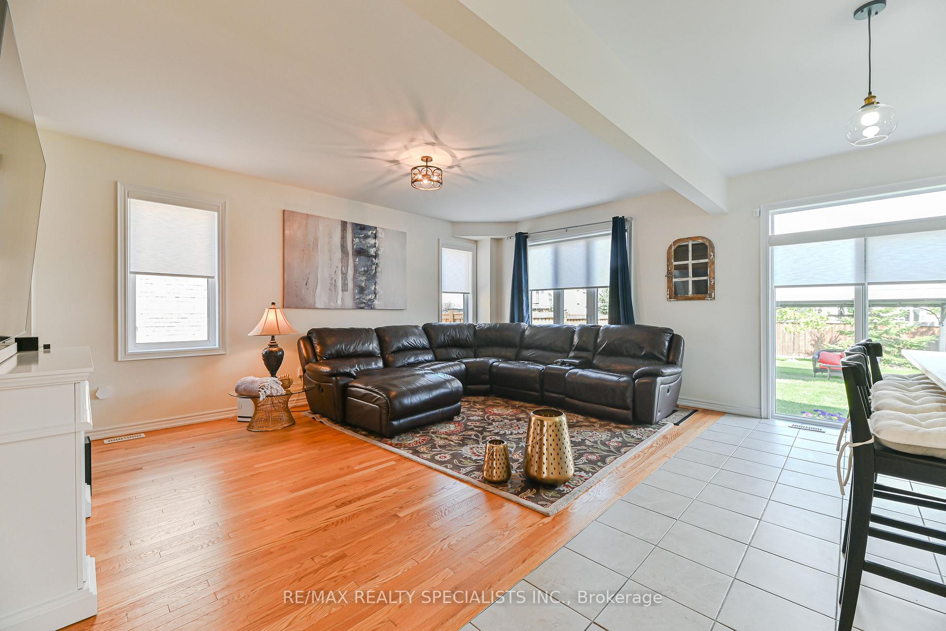 Photo 10 of 9 Academy Avenue, Wasaga Beach — HOMEH