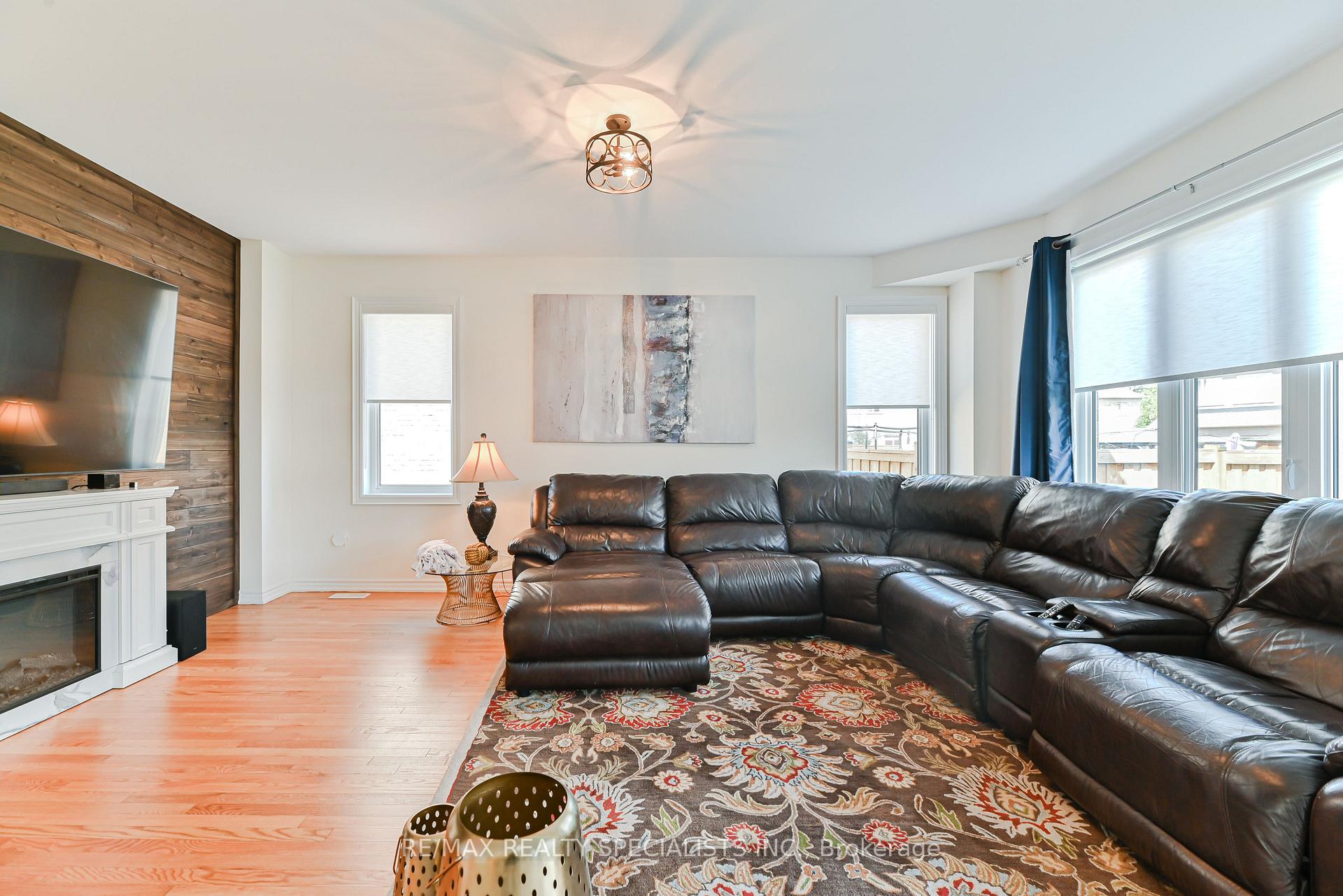 Photo 11 of 9 Academy Avenue, Wasaga Beach — HOMEH