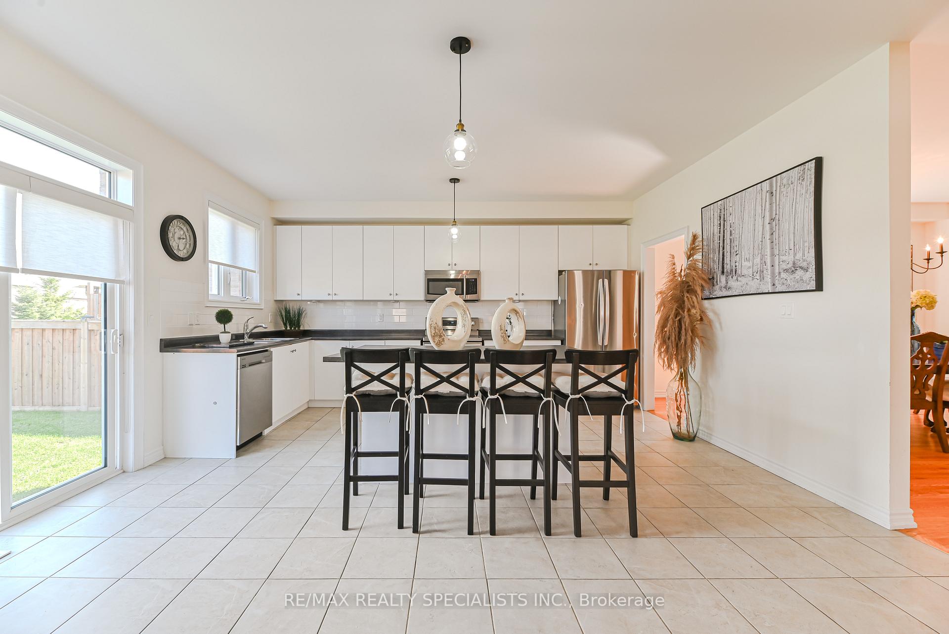 Photo 13 of 9 Academy Avenue, Wasaga Beach — HOMEH