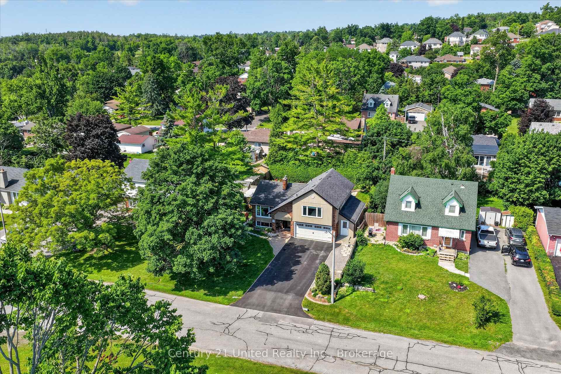 Photo 3 of 83 Nevin Avenue, Peterborough, Otonabee Ward 1 — HOMEH
