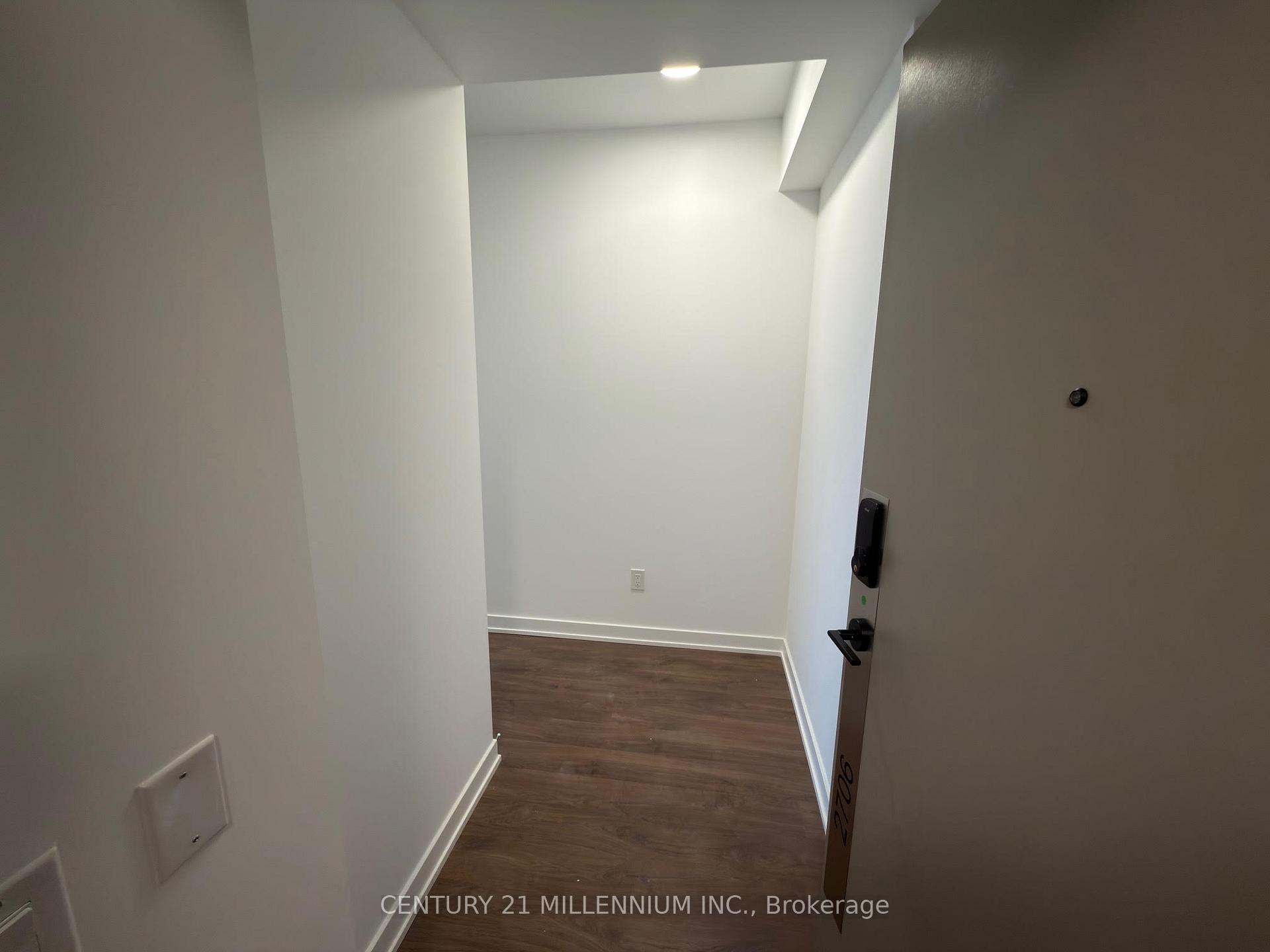 Front of Unit 2706, 5015 Hurontario Street