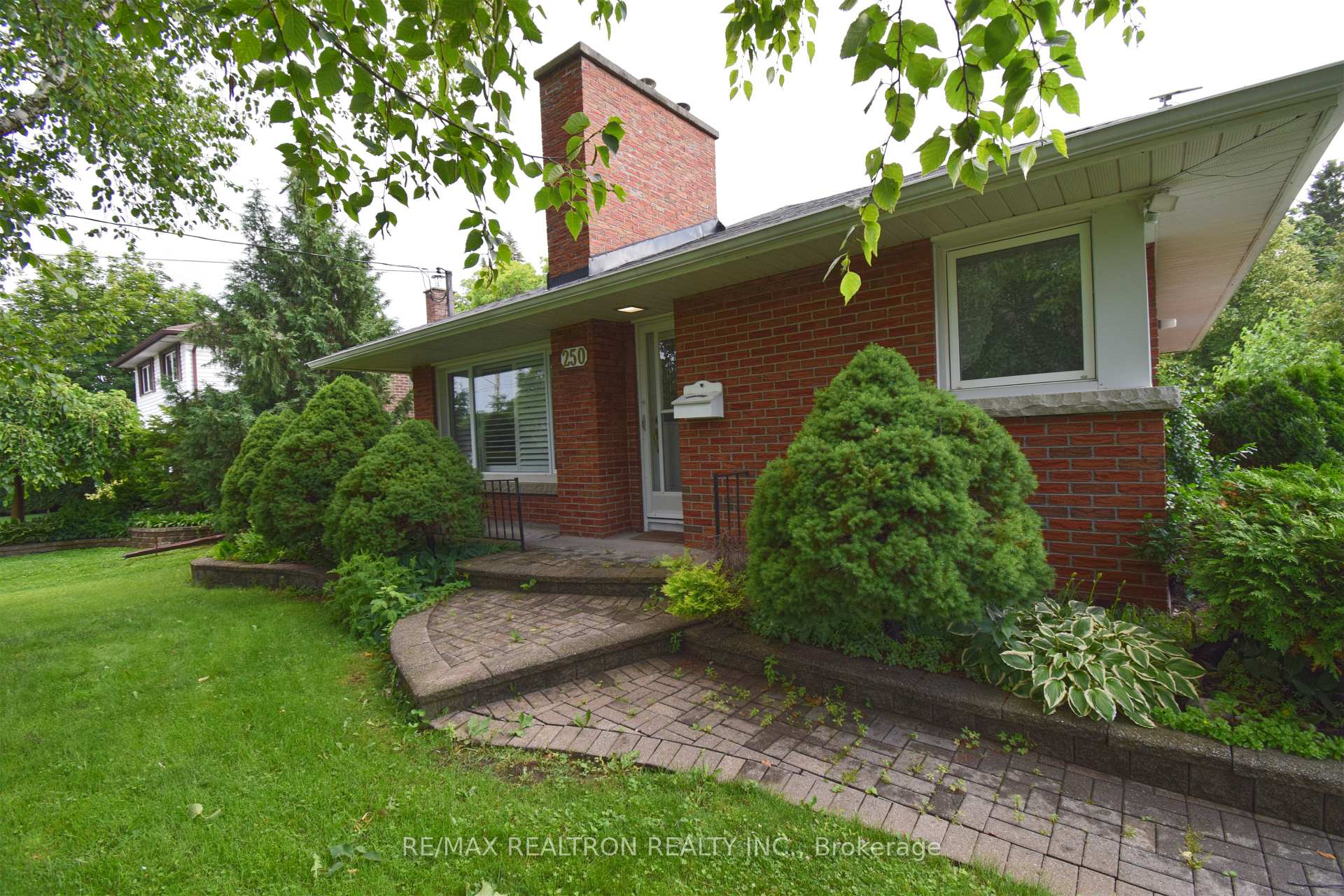 Photo 3 of 250 Meadow Road, Whitby, Blue Grass Meadows — HOMEH