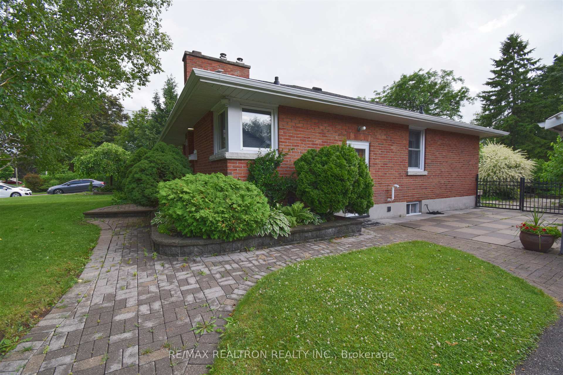 Photo 4 of 250 Meadow Road, Whitby, Blue Grass Meadows — HOMEH