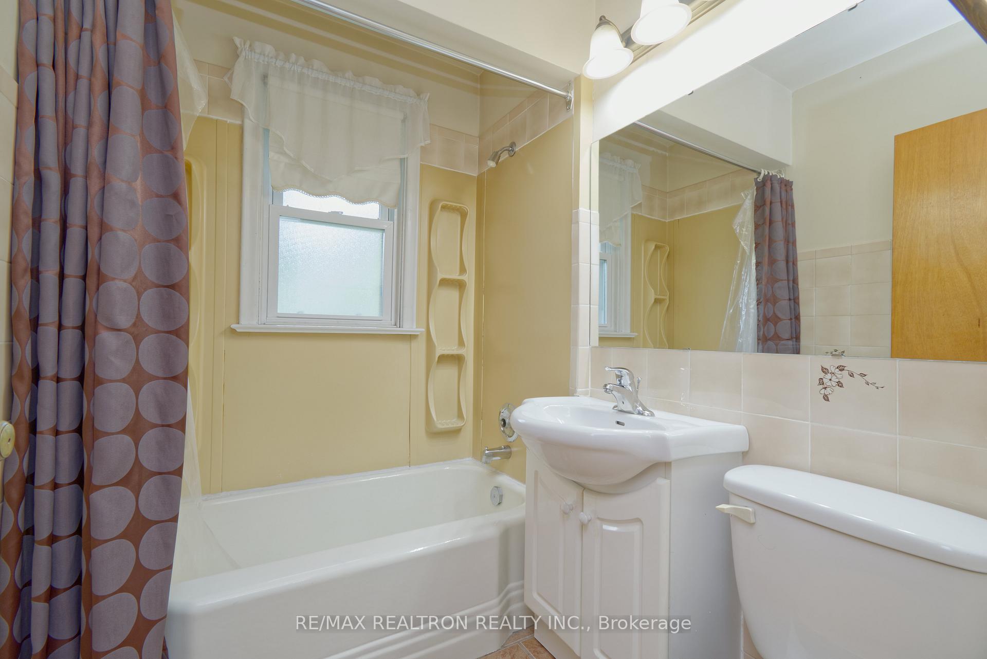 Photo 16 of 250 Meadow Road, Whitby, Blue Grass Meadows — HOMEH