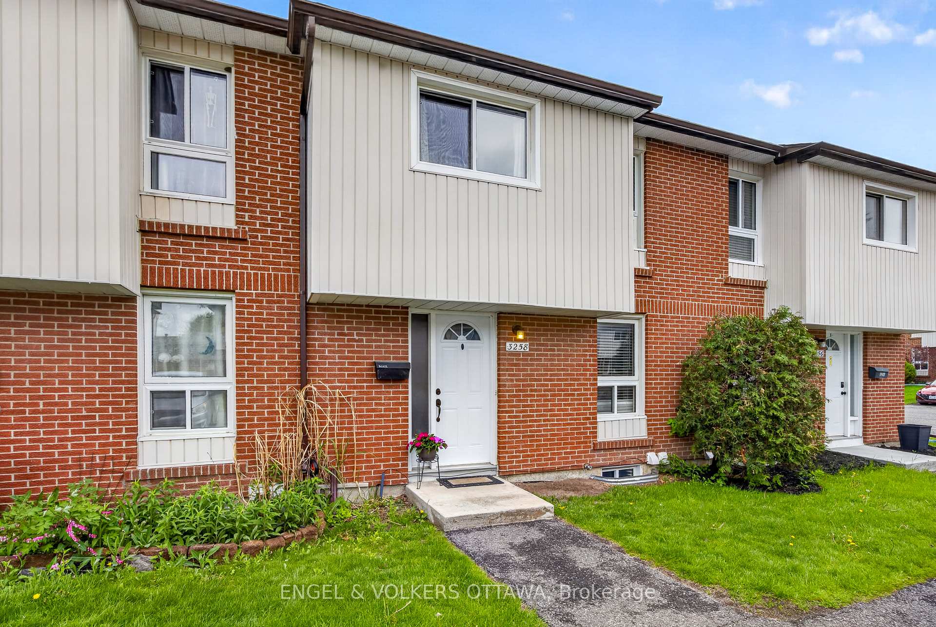 Photo 2 of Unit 60, 3258 Bannon Way, Ottawa, Blossom Park/Kemp Park/Findlay Creek — HOMEH