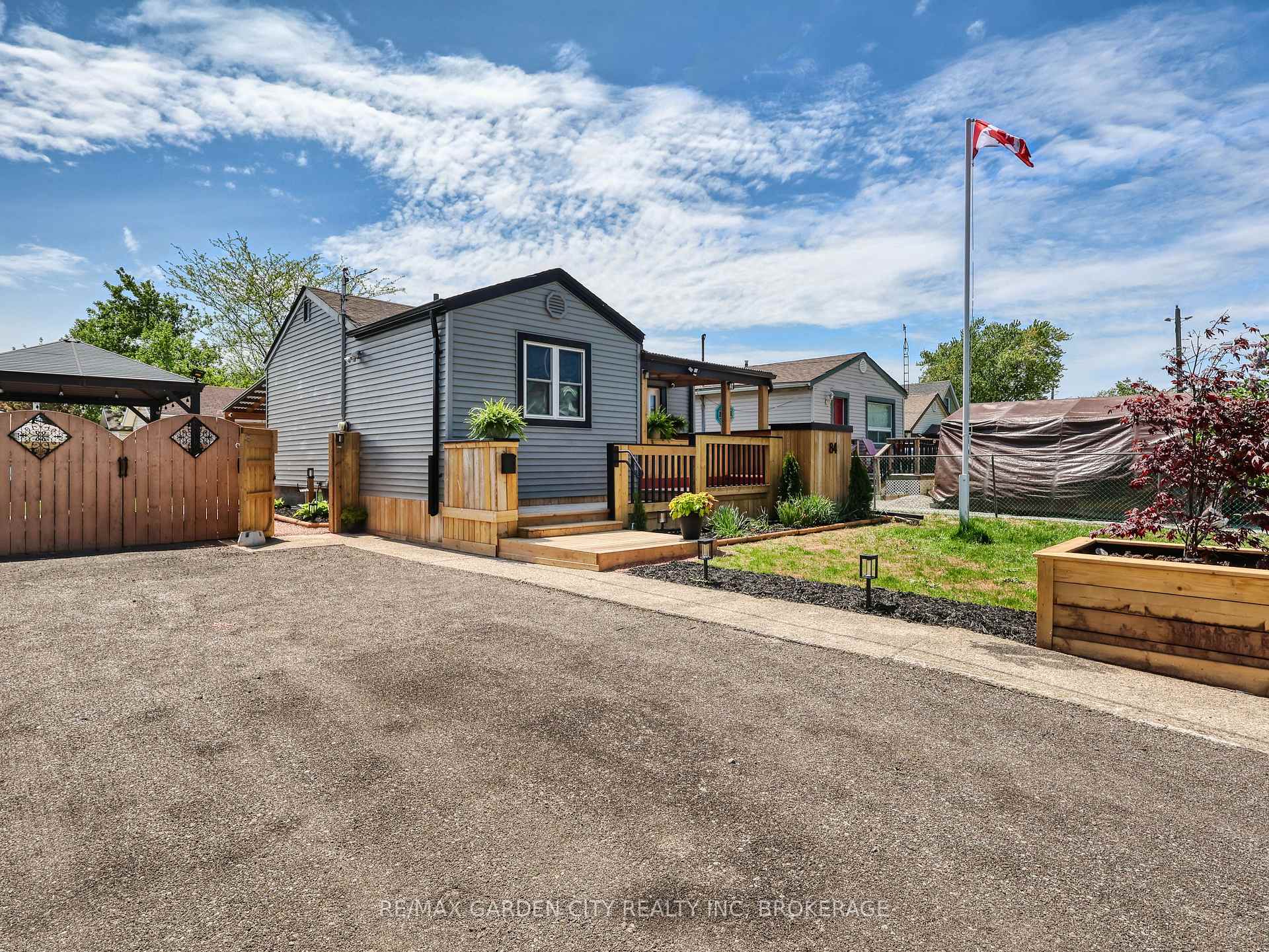 Photo 3 of 84 Lincoln Avenue, St. Catharines, Oakdale — HOMEH