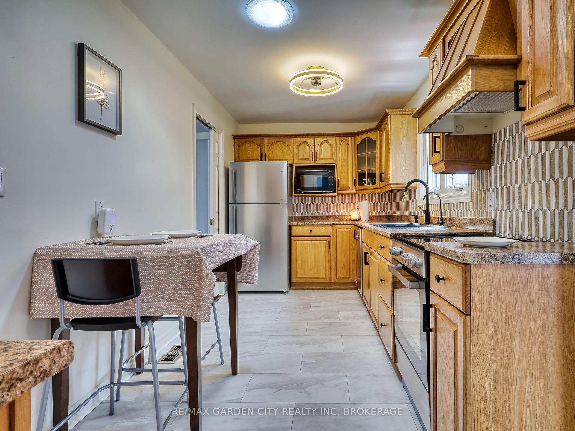 Photo 8 of 84 Lincoln Avenue, St. Catharines, Oakdale — HOMEH