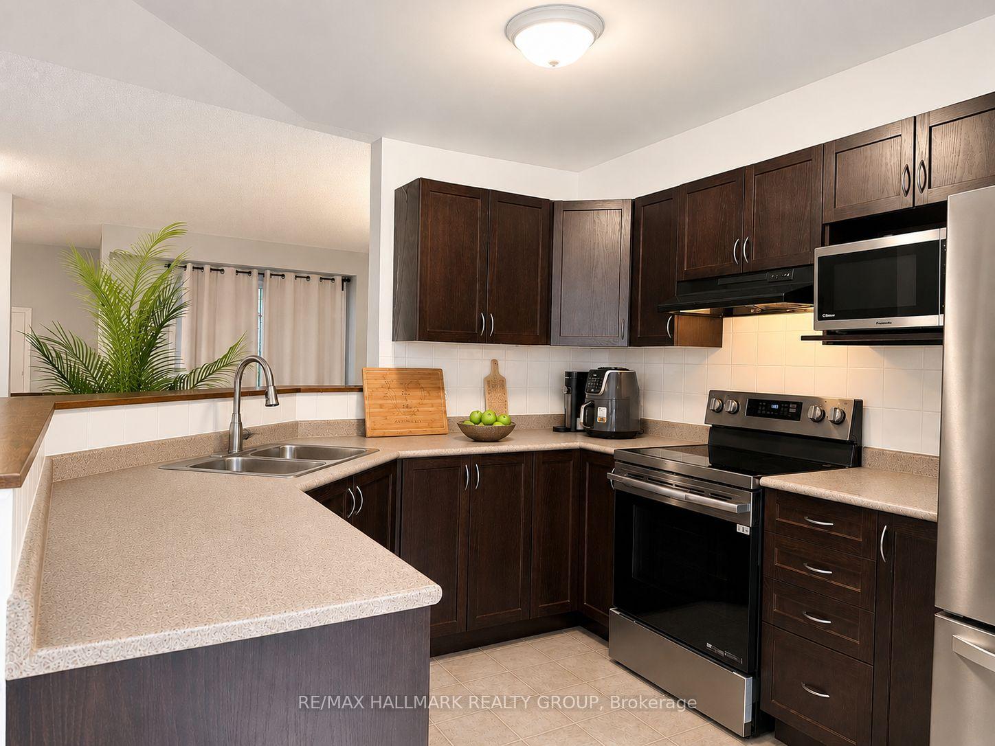 Photo 7 of 304 Applecross Crescent, Ottawa, Kanata - Morgan's Grant/South March — HOMEH