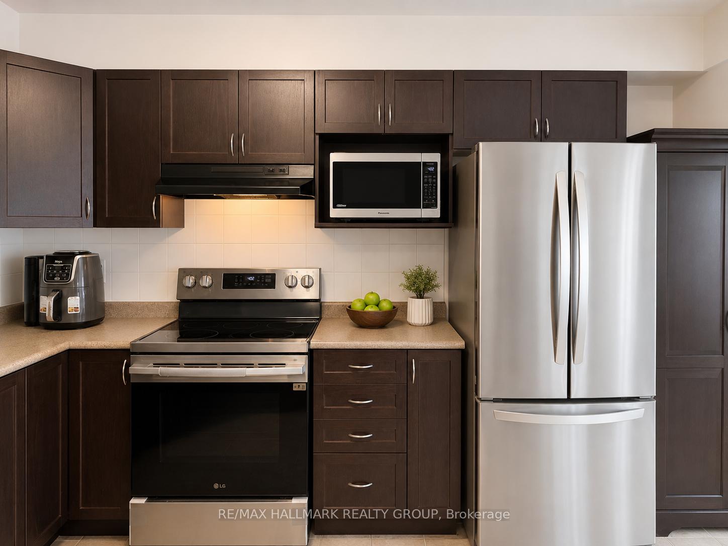 Photo 8 of 304 Applecross Crescent, Ottawa, Kanata - Morgan's Grant/South March — HOMEH
