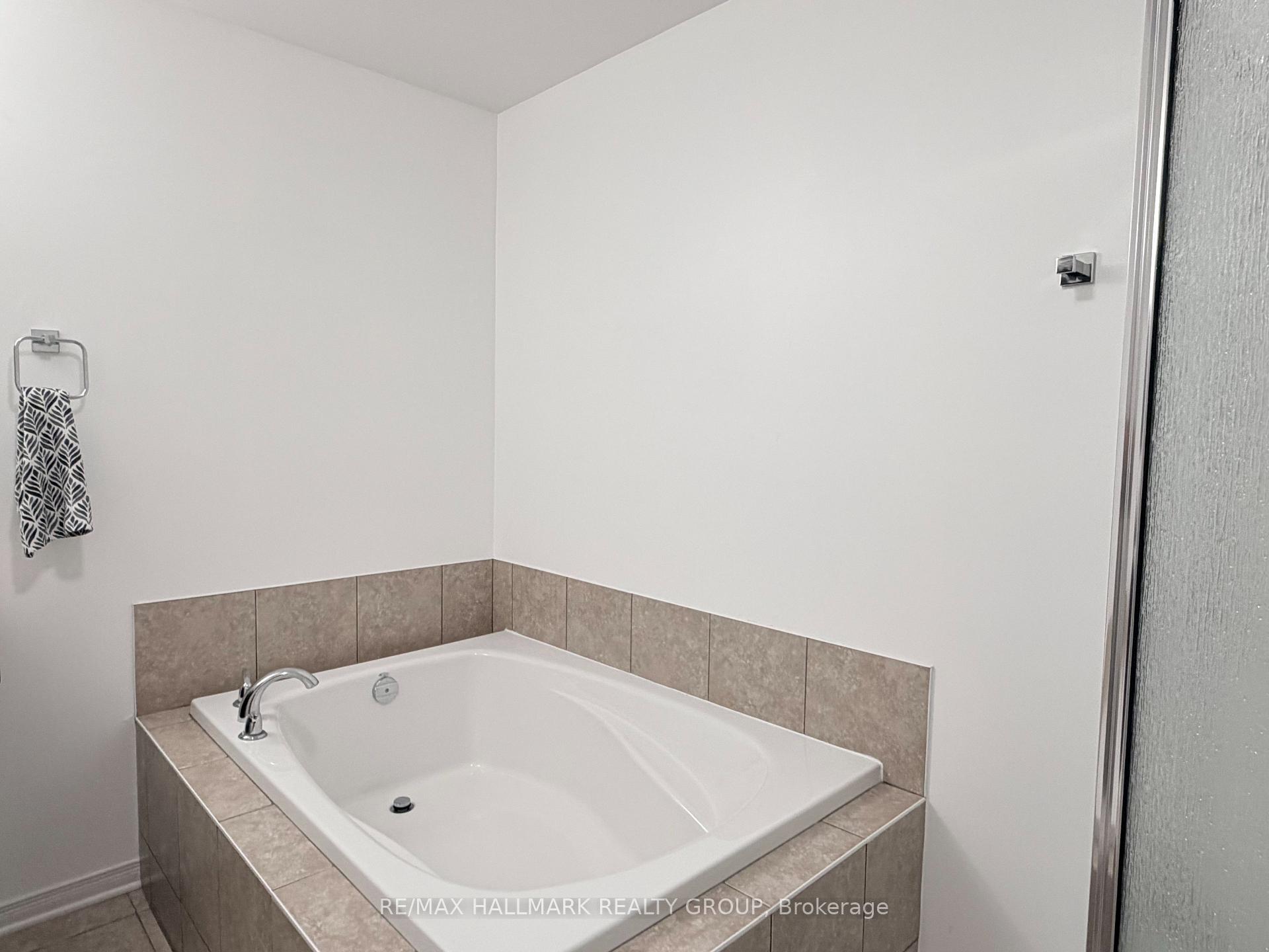 Photo 19 of 304 Applecross Crescent, Ottawa, Kanata - Morgan's Grant/South March — HOMEH
