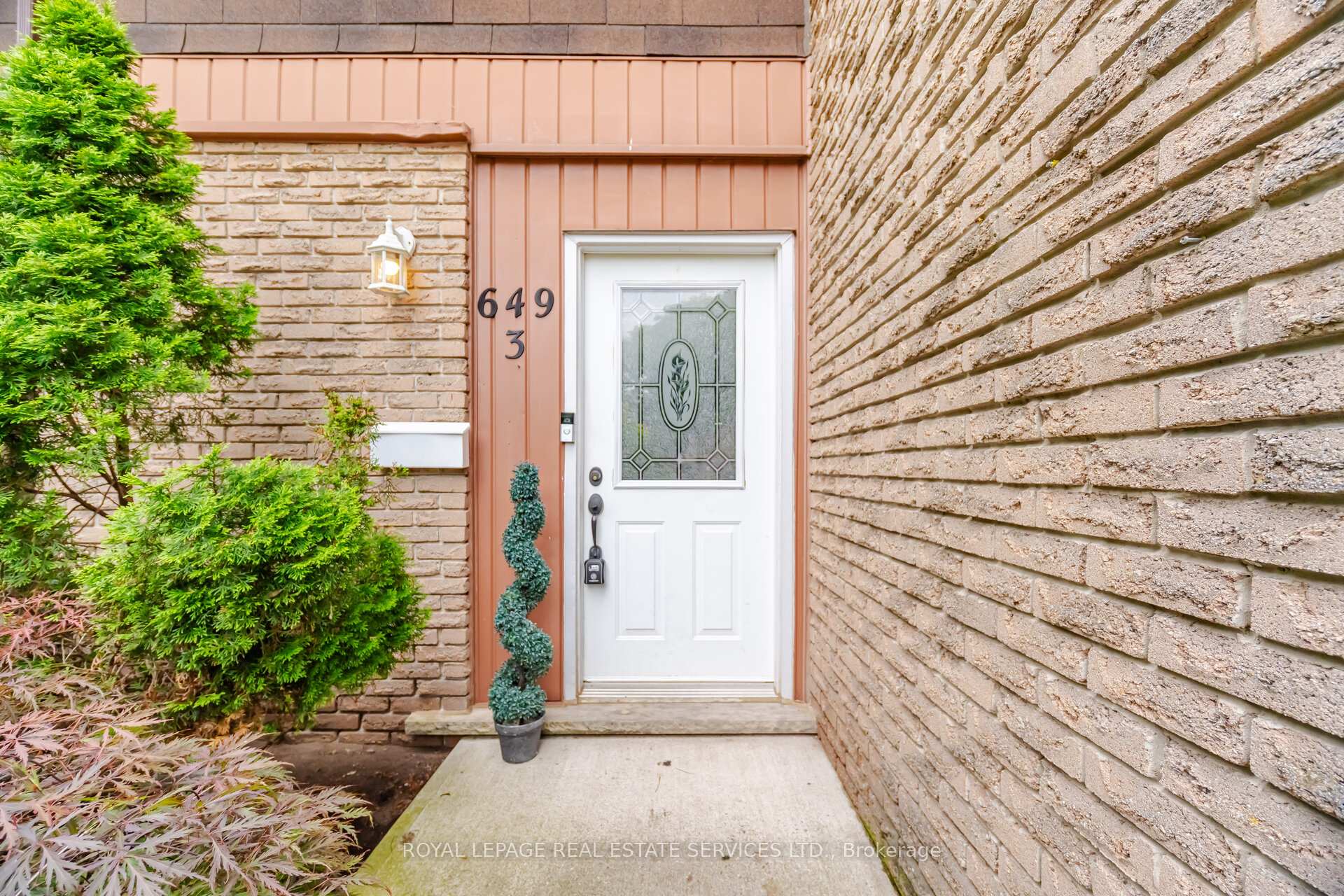Photo 2 of Unit 3, 649 Francis Road, Burlington, LaSalle — HOMEH