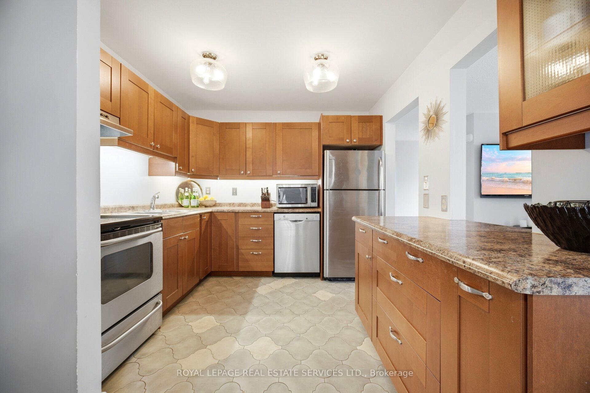 Photo 10 of Unit 3, 649 Francis Road, Burlington, LaSalle — HOMEH