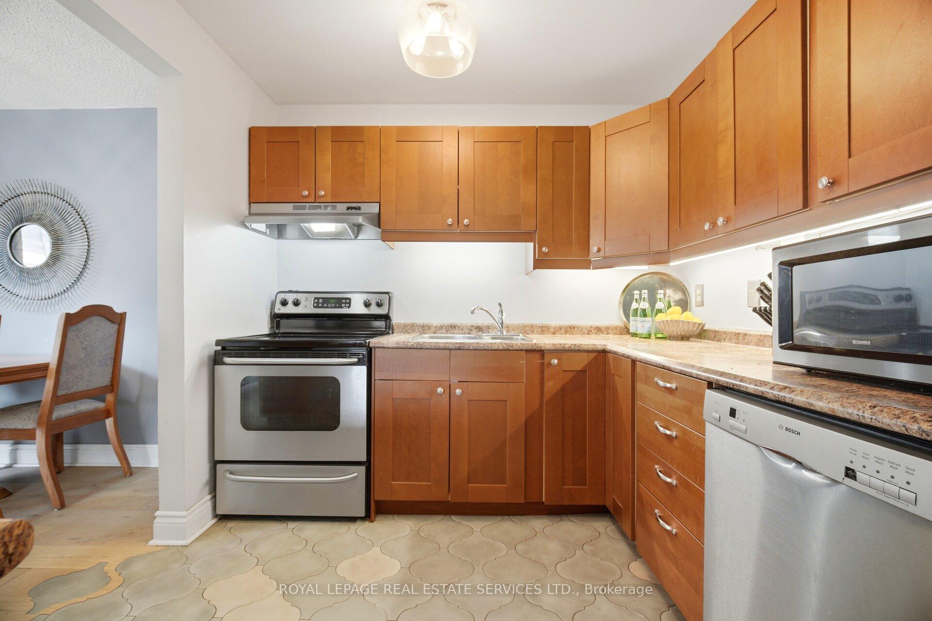 Photo 11 of Unit 3, 649 Francis Road, Burlington, LaSalle — HOMEH
