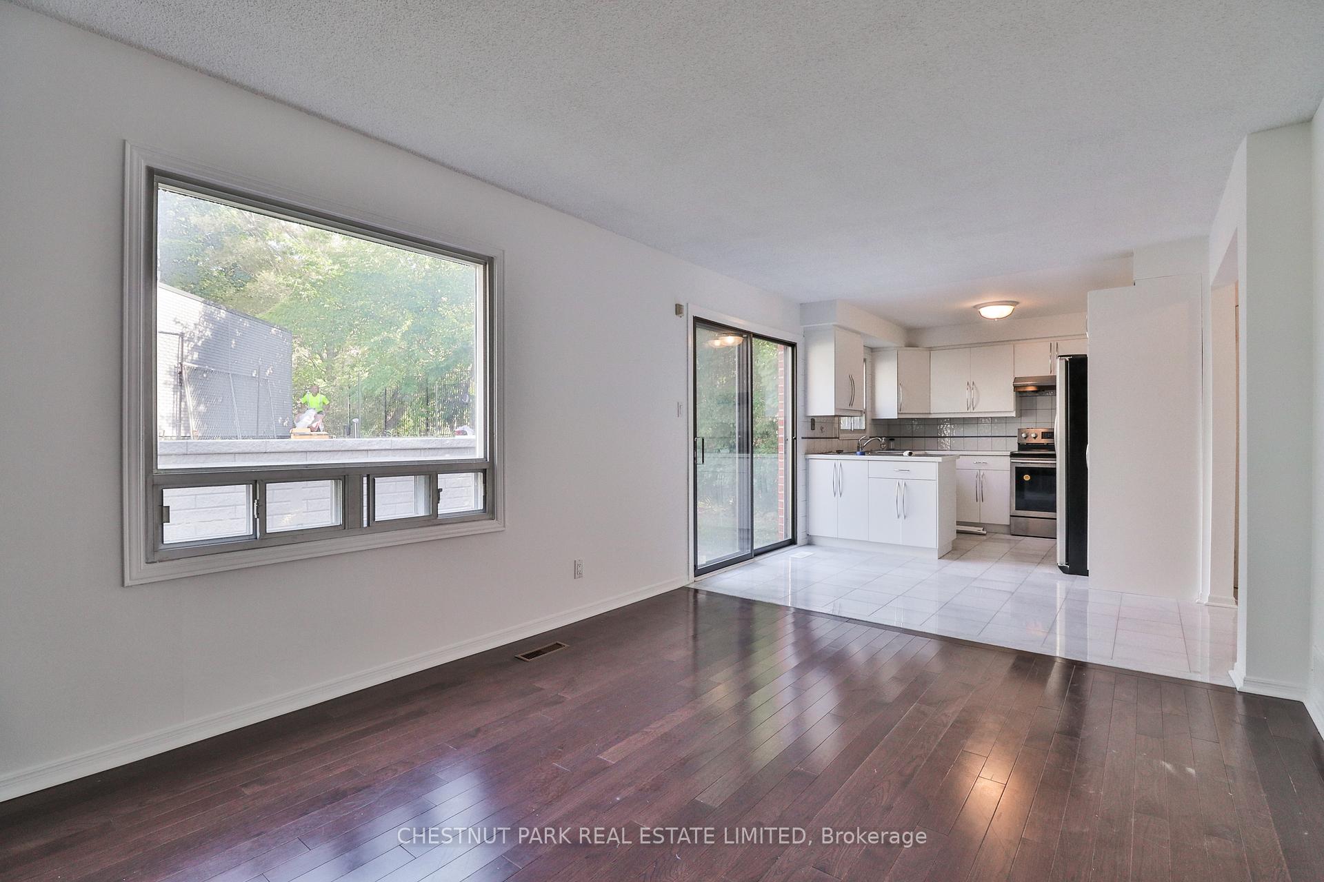 Photo 6 of 18 Dervock Crescent, North York, Bayview Village — HOMEH