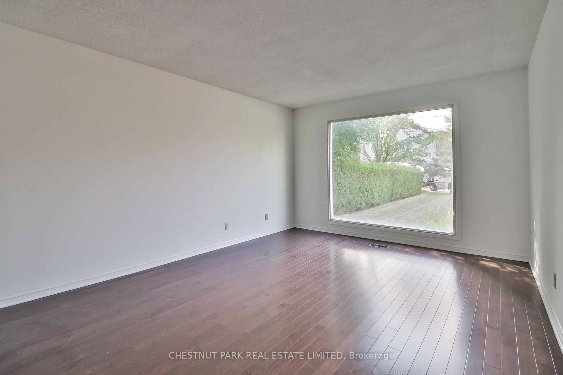 Photo 7 of 18 Dervock Crescent, North York, Bayview Village — HOMEH
