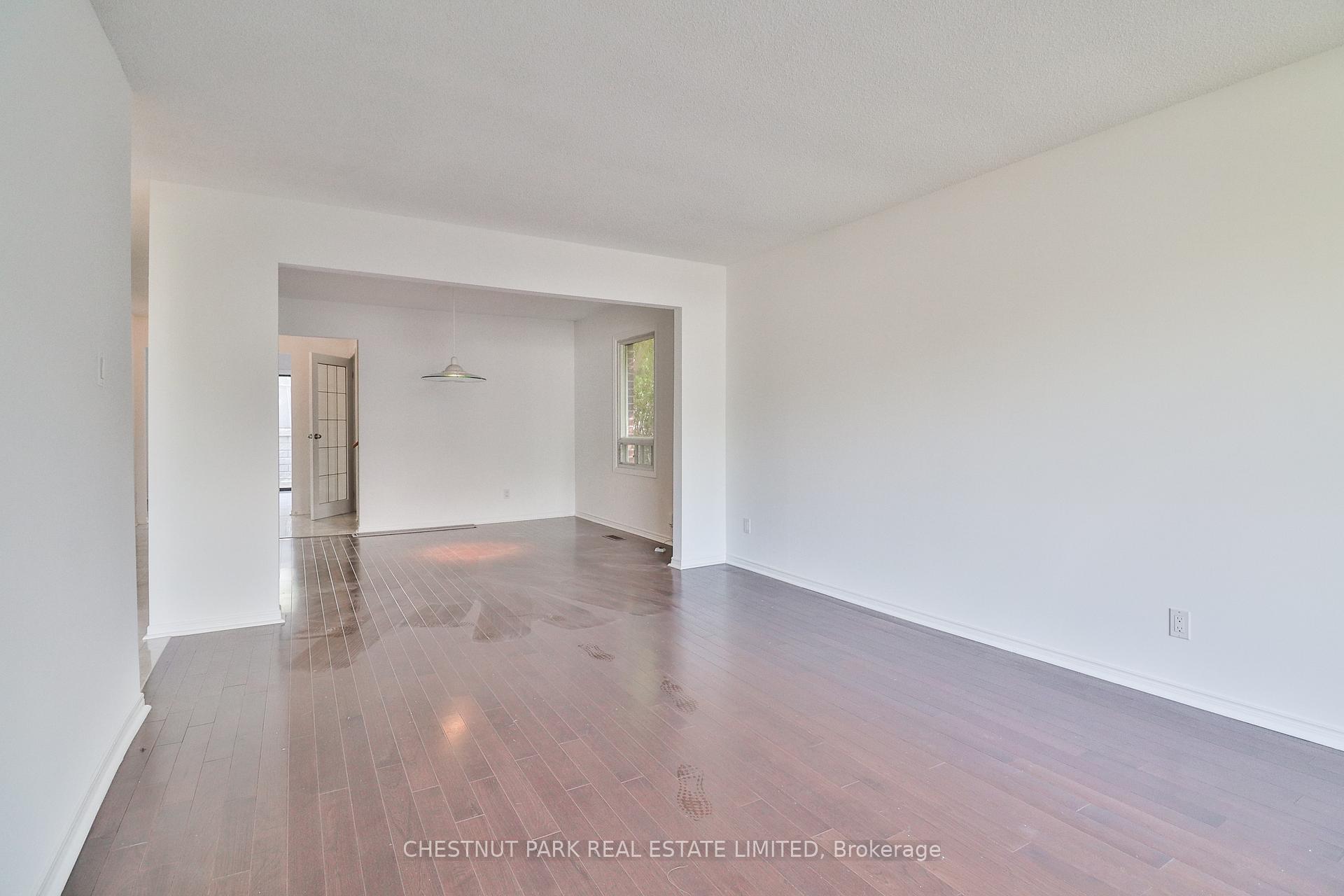 Photo 8 of 18 Dervock Crescent, North York, Bayview Village — HOMEH